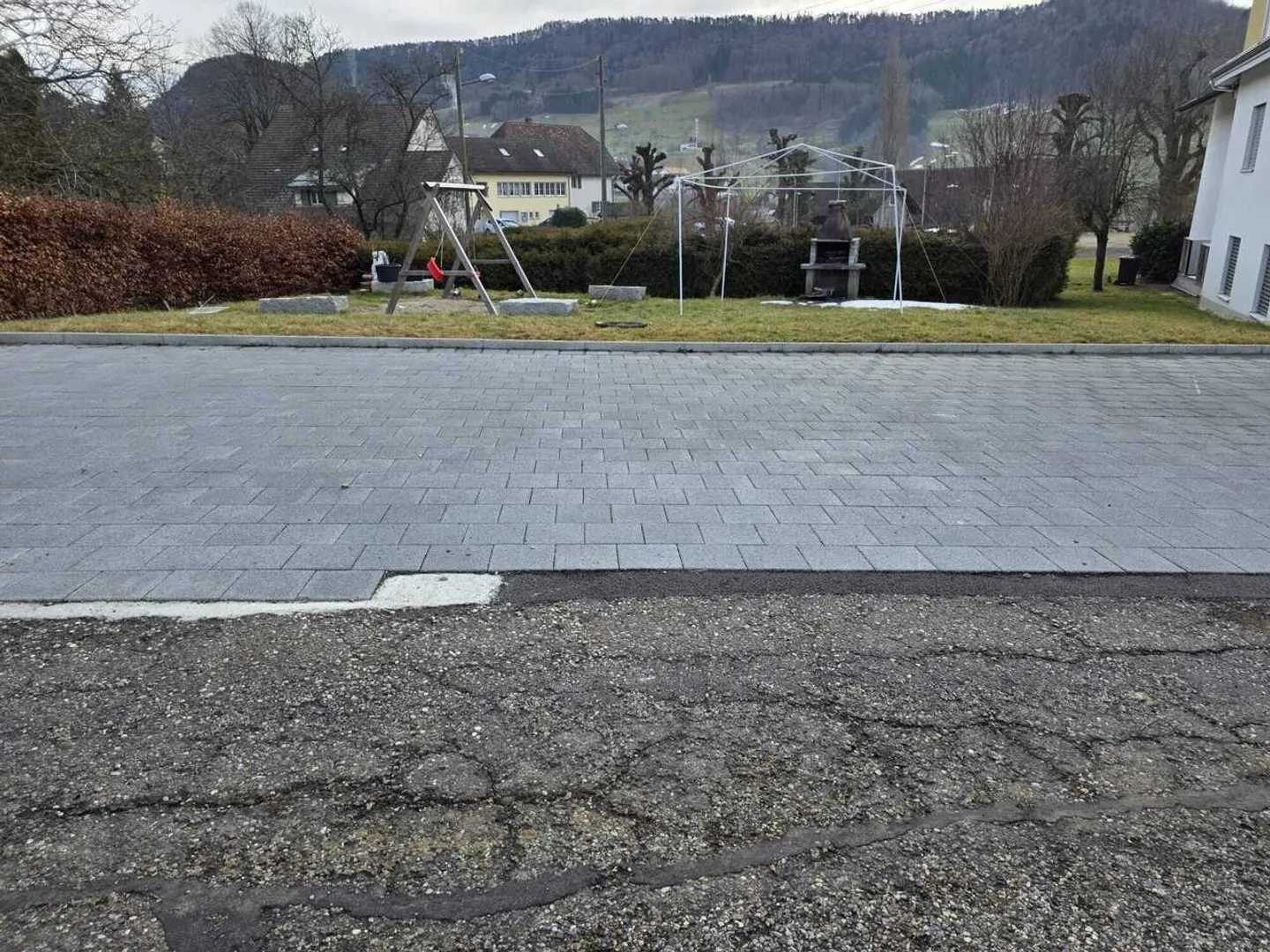 6 outdoor parking spaces, new and level - rent in Zullwil SO - Photo 5 of 6