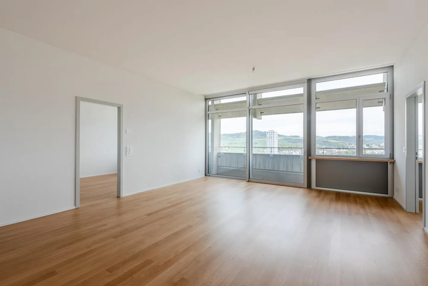 Modernes Apartment mit atemberaubendem Blick - Foto 3 von 12