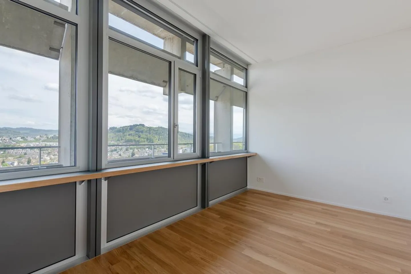 Modernes Apartment mit atemberaubendem Blick - Foto 9 von 12