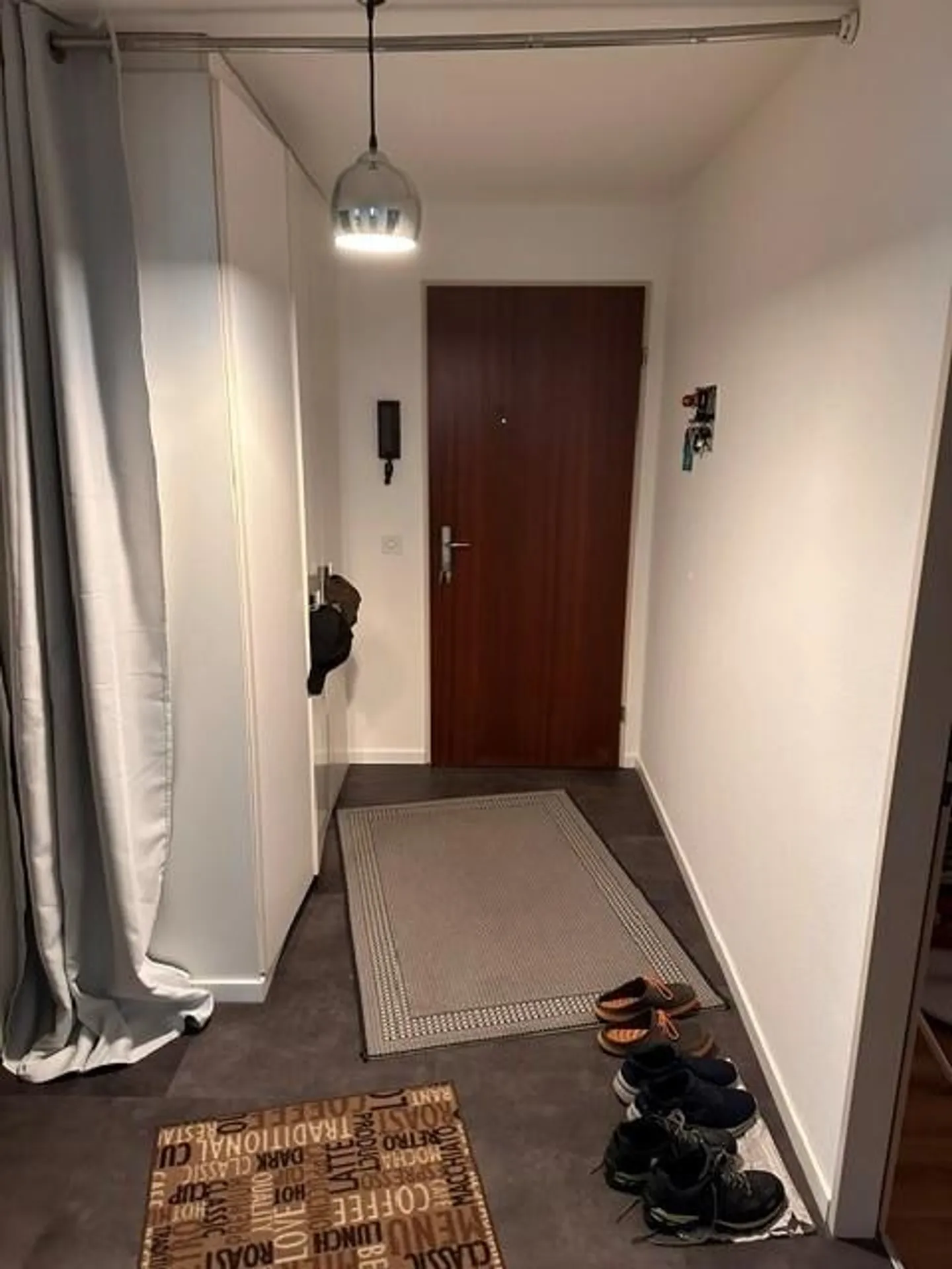 Cozy apartment with private garden seating area - Photo 2 of 11