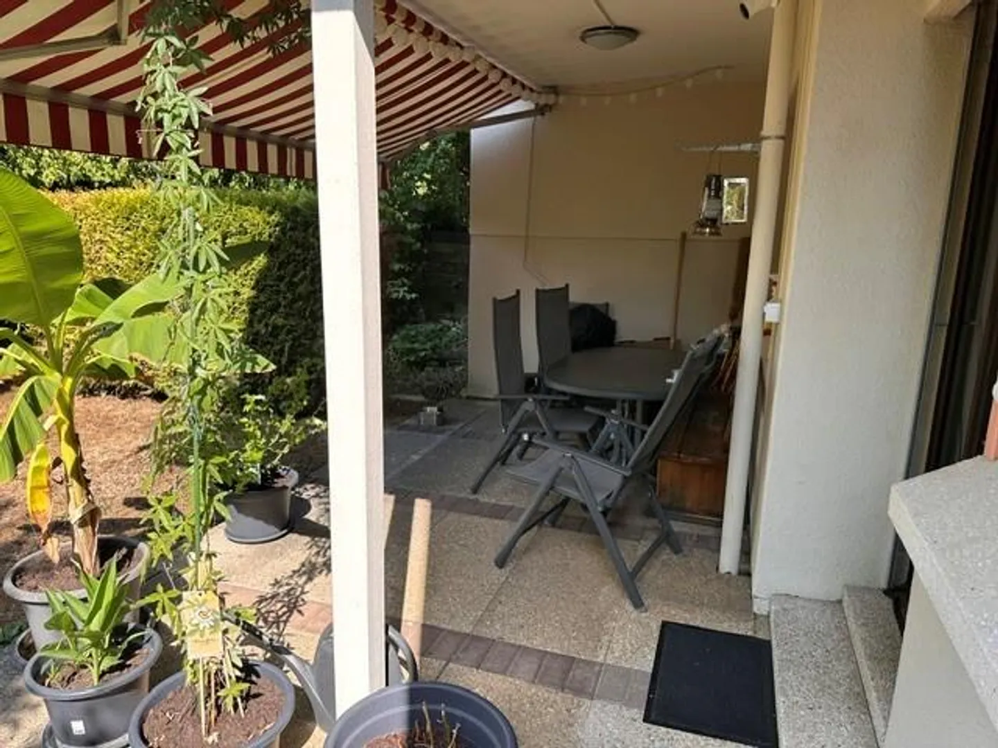 Cozy apartment with private garden seating area - Photo 10 of 11