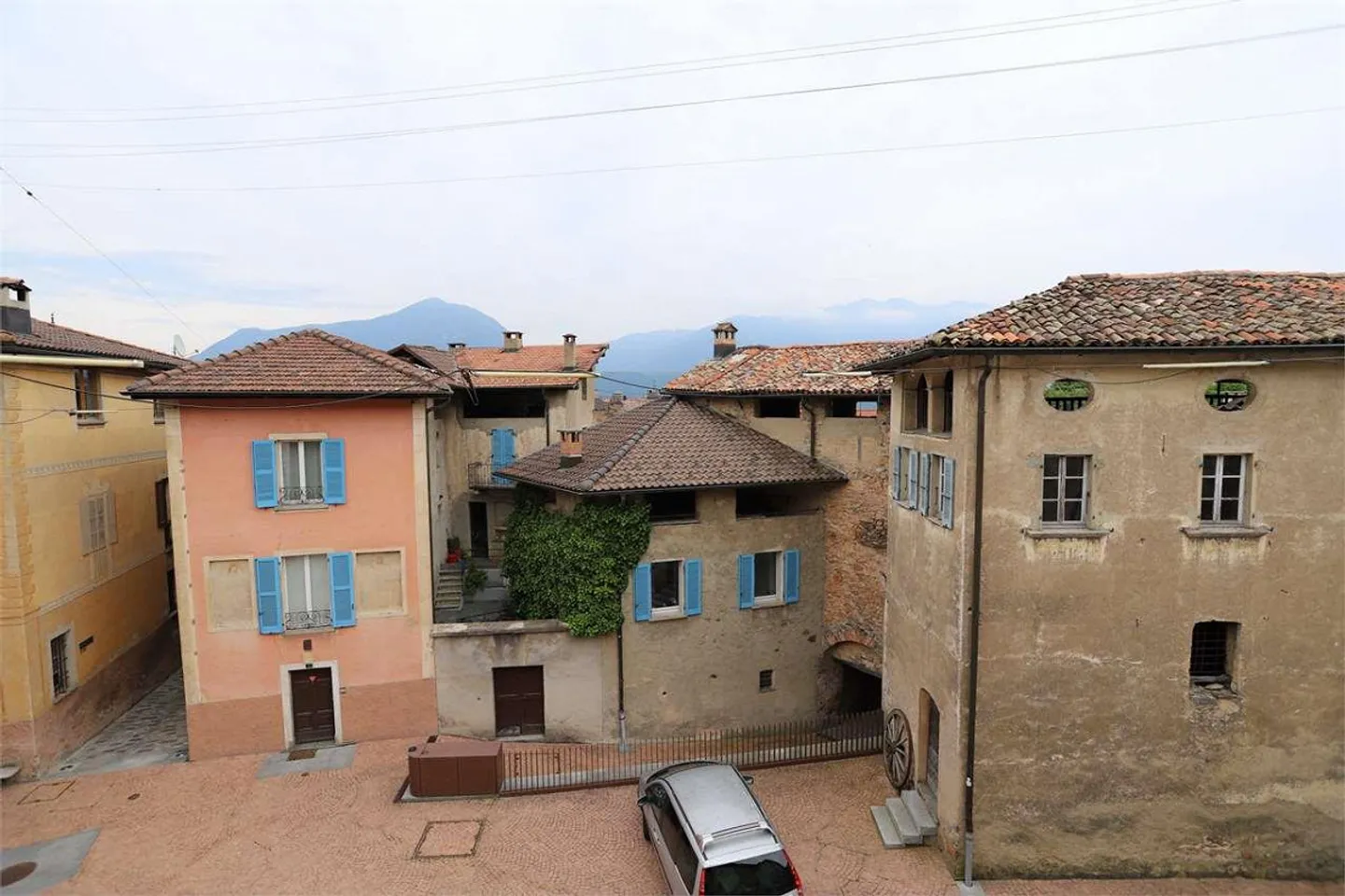 Casa plurifamiliare nel centro di Carona - Foto 1 di 5