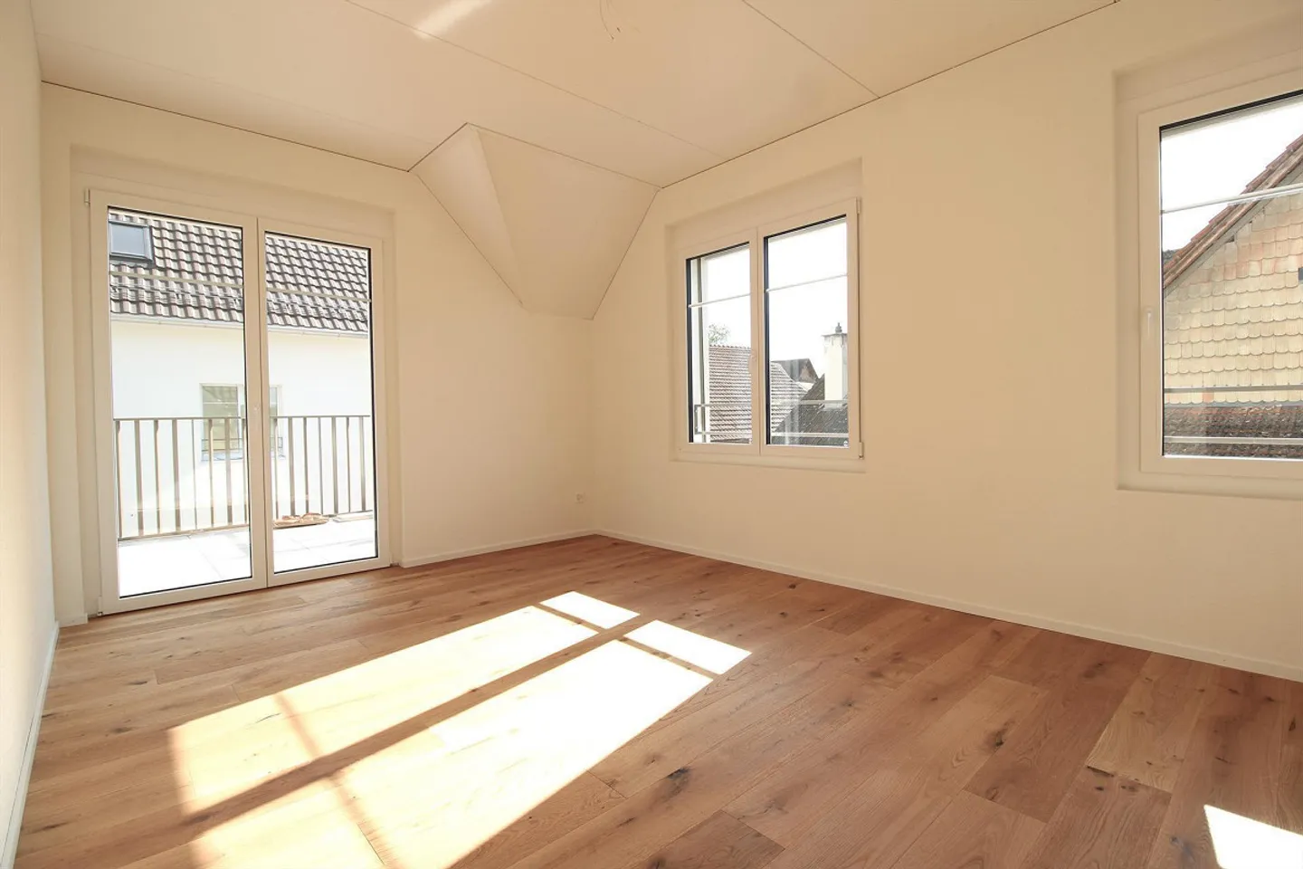 Exklusive 4.5 Zimmer-Dachwohnung mit offener Galerie und gross - Photo 8 of 13