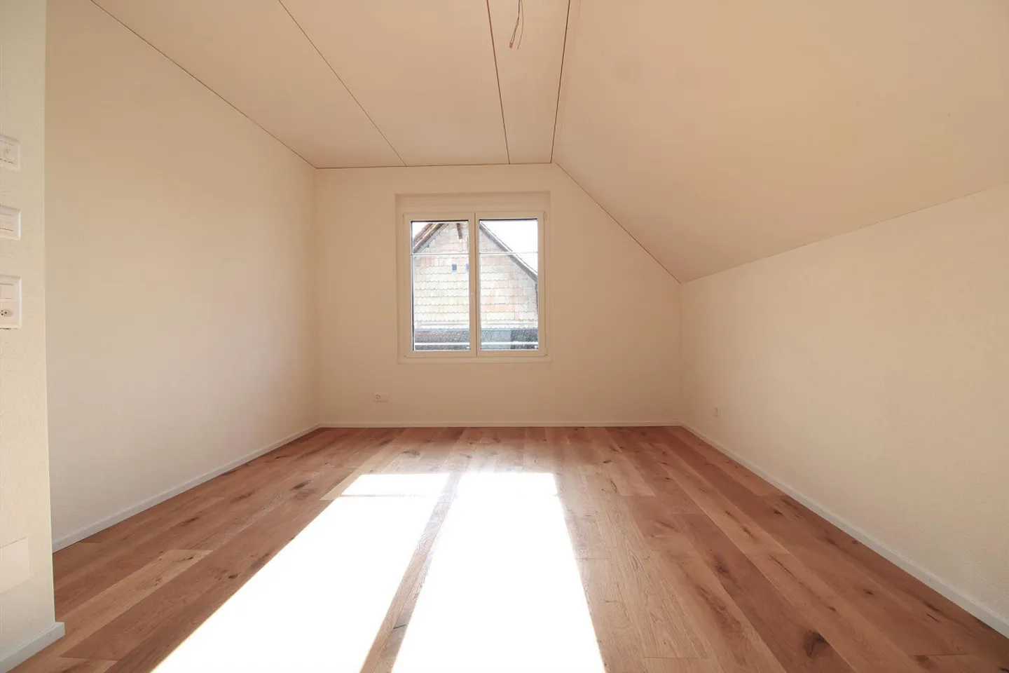 Exklusive 4.5 Zimmer-Dachwohnung mit offener Galerie und gross - Photo 10 of 13
