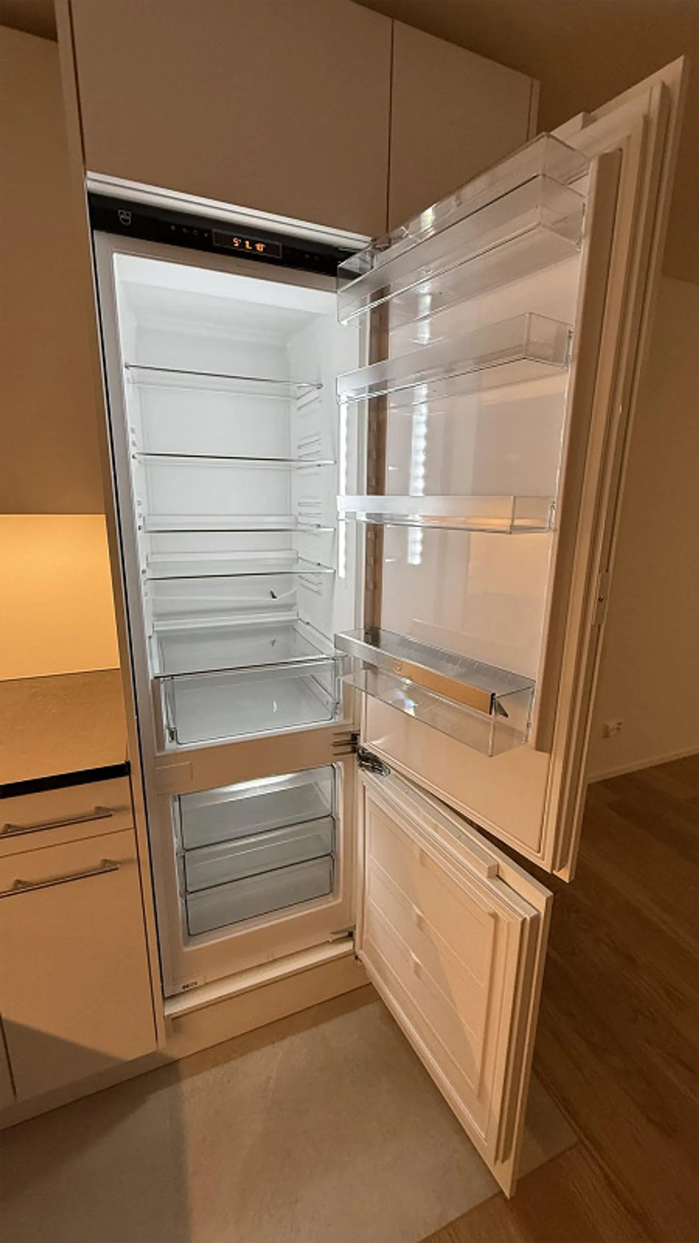 Appartamento nuovo di alta qualità con 4,5 stanze in una posizione tranquilla - Foto 3 di 10