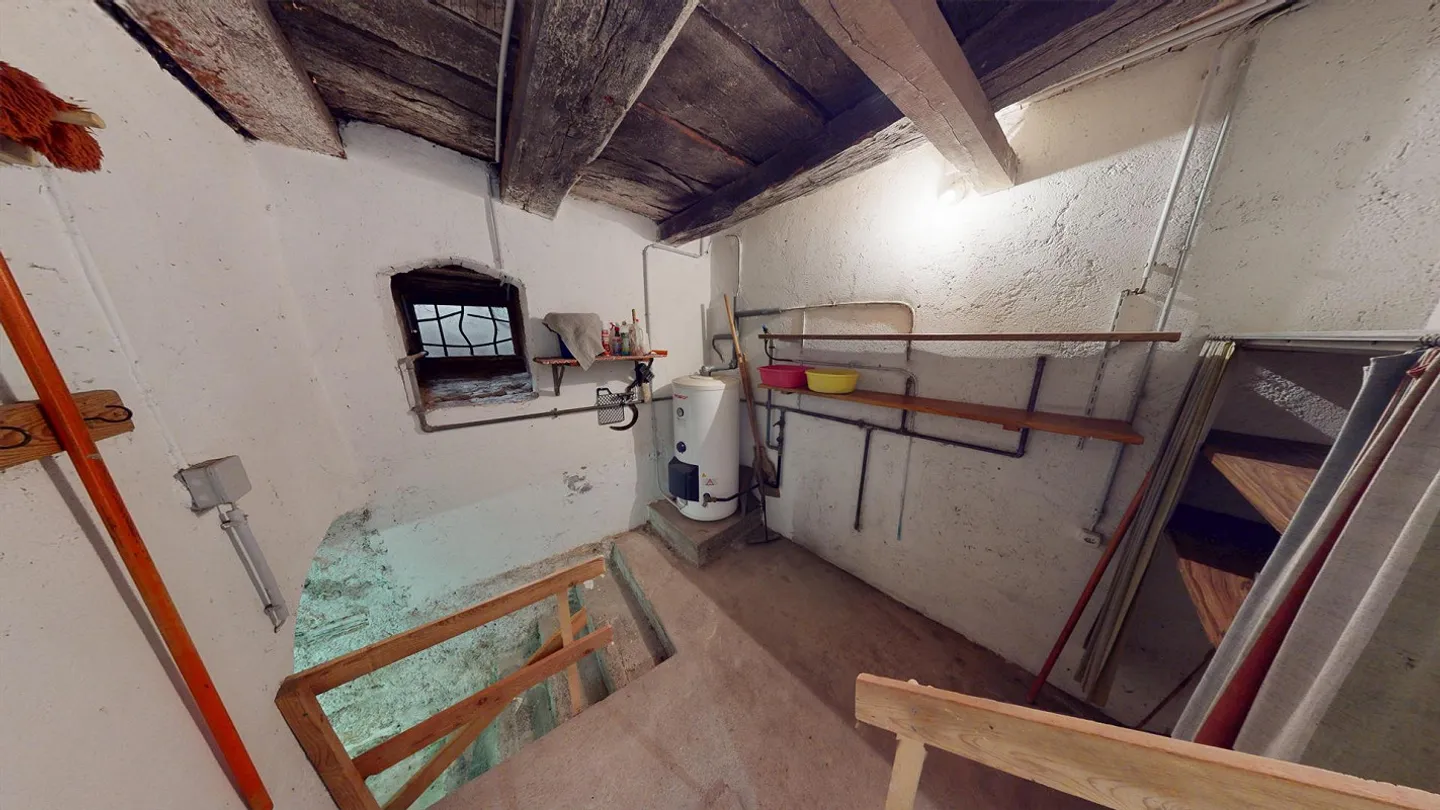 Farmhouse with two barns and outbuildings in the village center - Photo 15 of 16