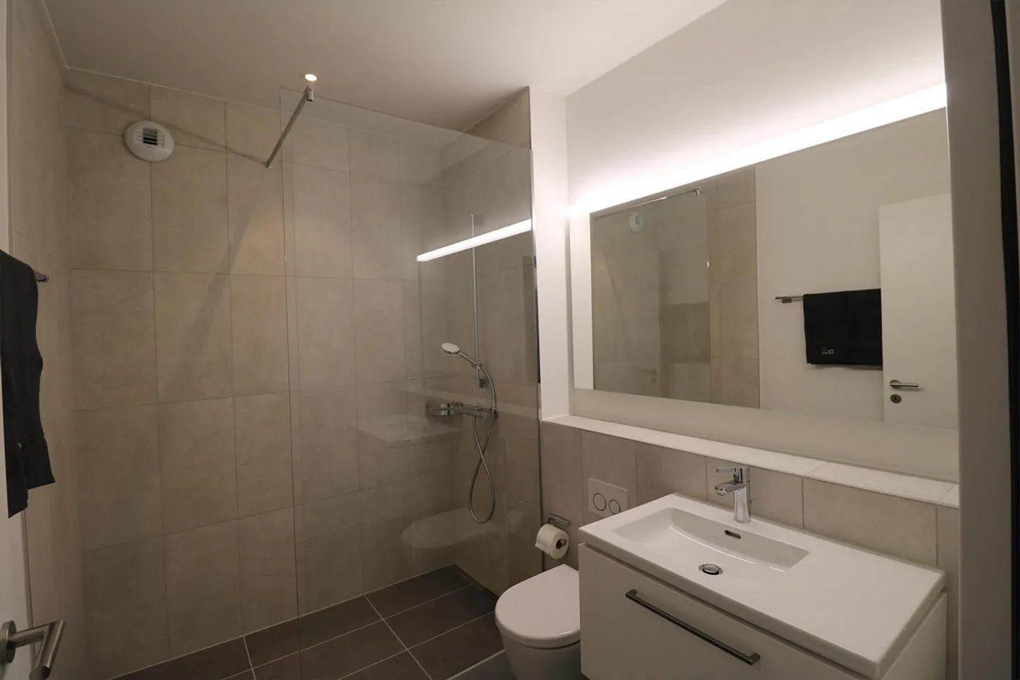 Belle appartement de 2,5 pièces avec vue panoramique - Photo 6 sur 8