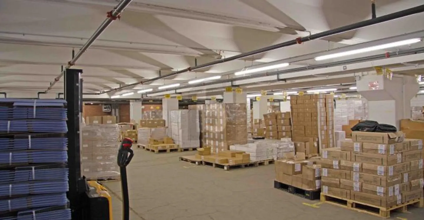 FLEXIBEL VON 300 M² - 1002 M² - BIS ENDE 2026 - Photo 2 sur 6