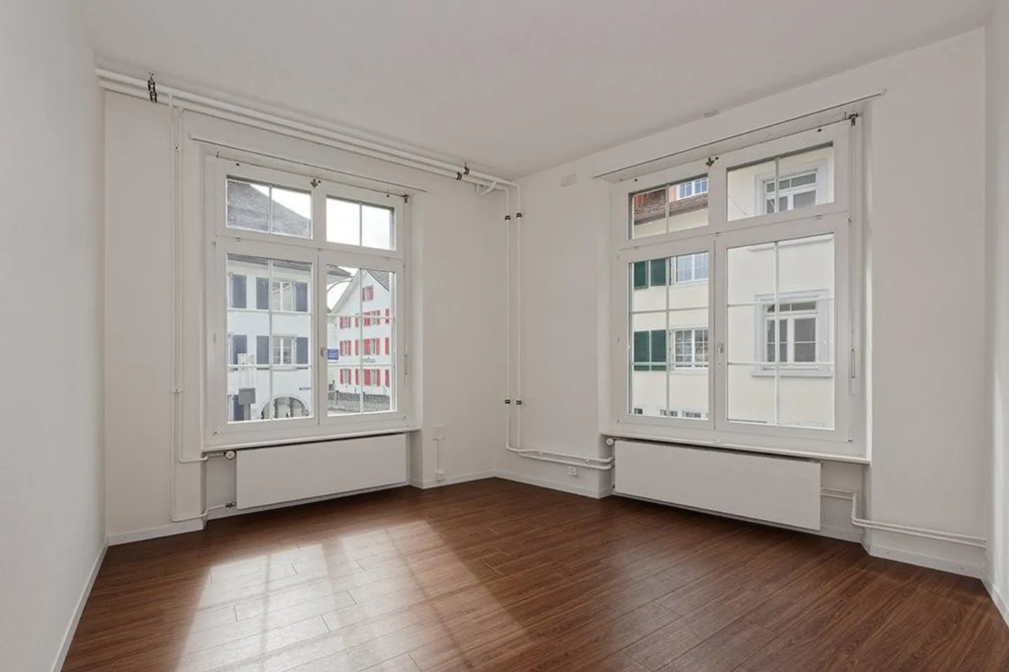 Locaux attrayants à louer dans le bâtiment commercial Schwanen - Photo 5 sur 9