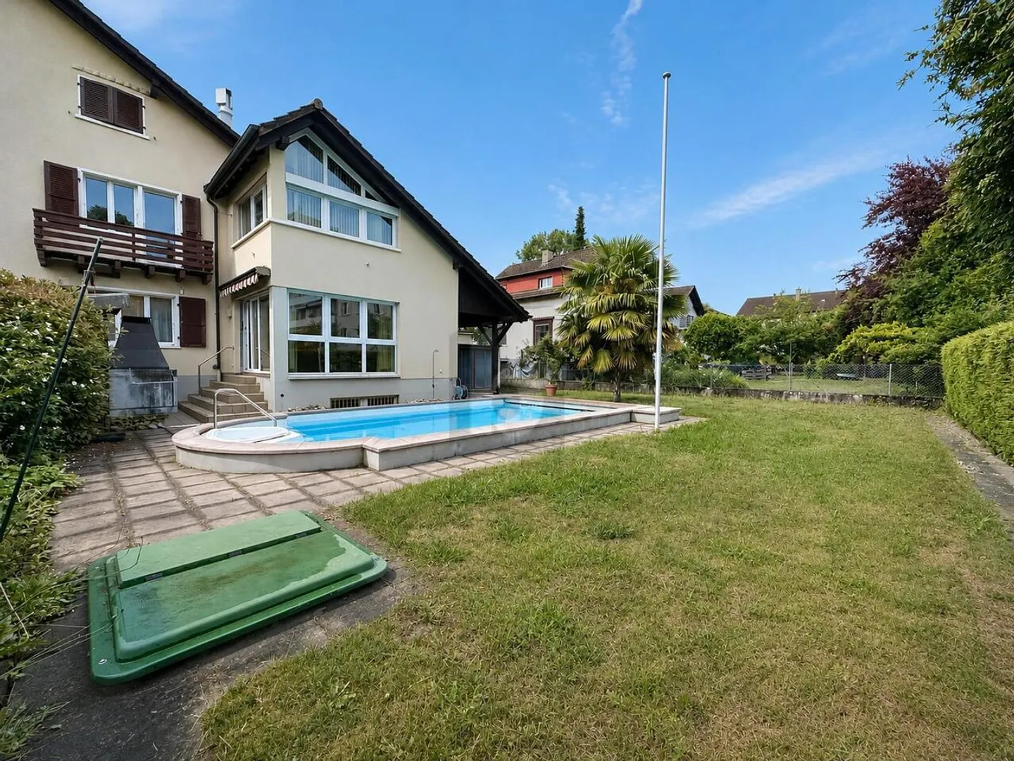 SOGNO DEL GIARDINO CON PISCINA E BOX GARAGE - Foto 1 di 6