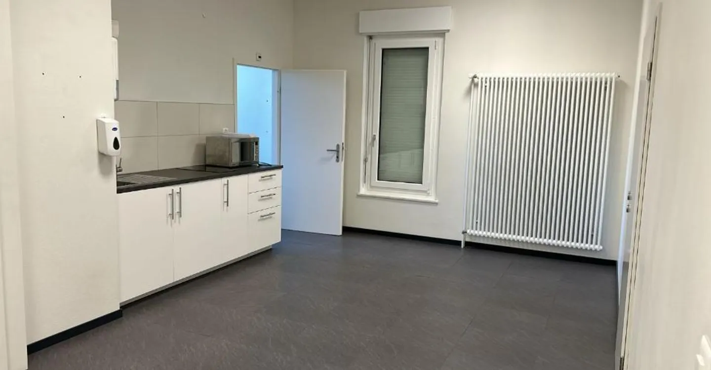 Spazioso ufficio a Meyrin - Foto 3 di 8