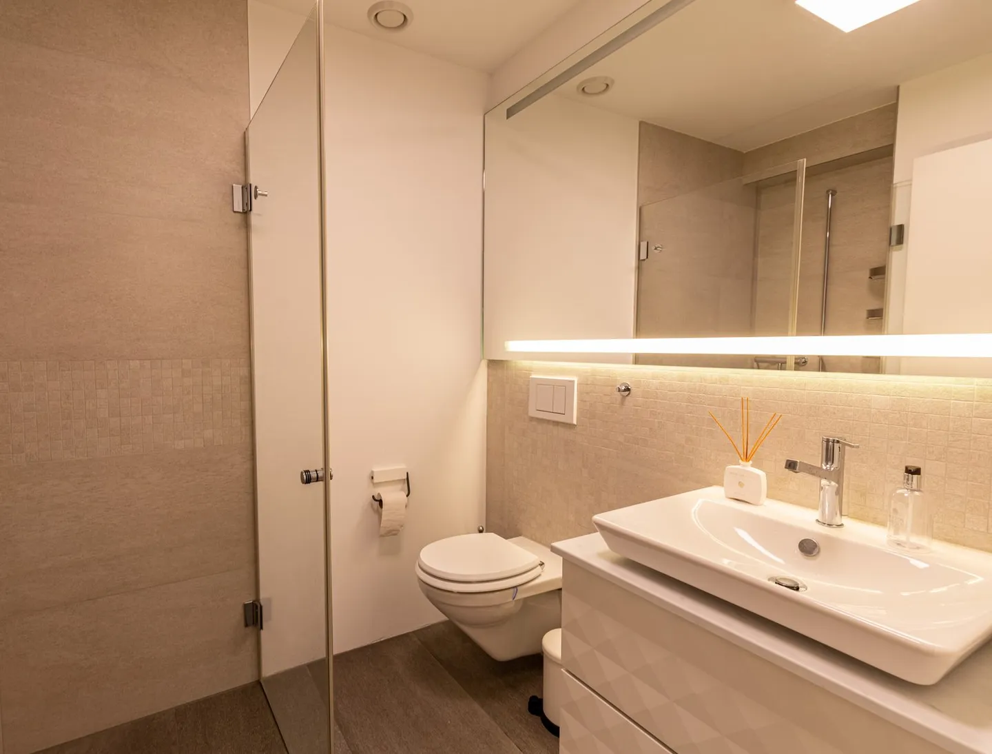 Appartement moderne de 3,5 pièces en standard de propriété à Altendorf (SZ) - Photo 4 sur 6