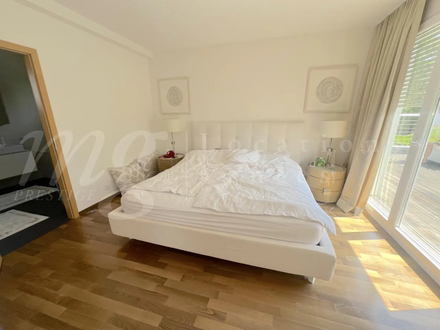 In esclusiva! MAGNIFICA CASA MODERNA DI 300 M2 CON GRANDE GIARDINO E PISCINA - Foto 7 di 8
