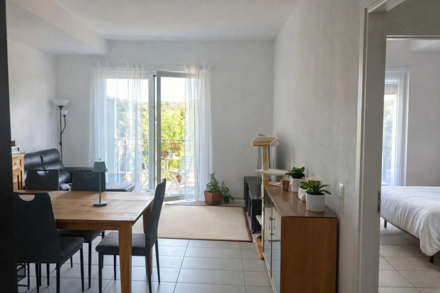 Appartamento moderno con balcone - Foto 5 di 8