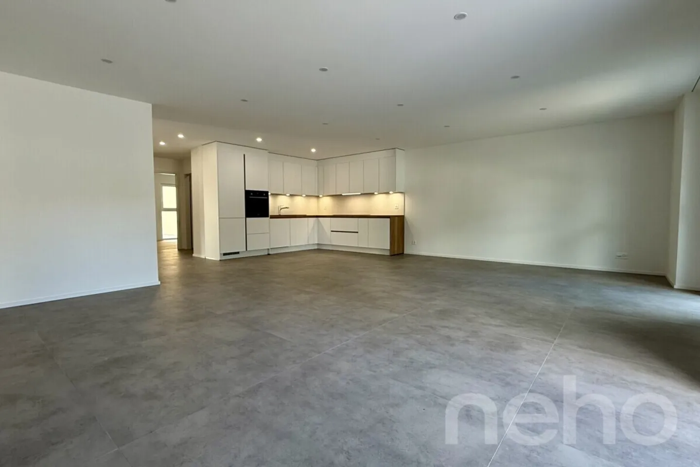 Grande appartamento nuovo con balcone abitabile - Foto 8 di 13