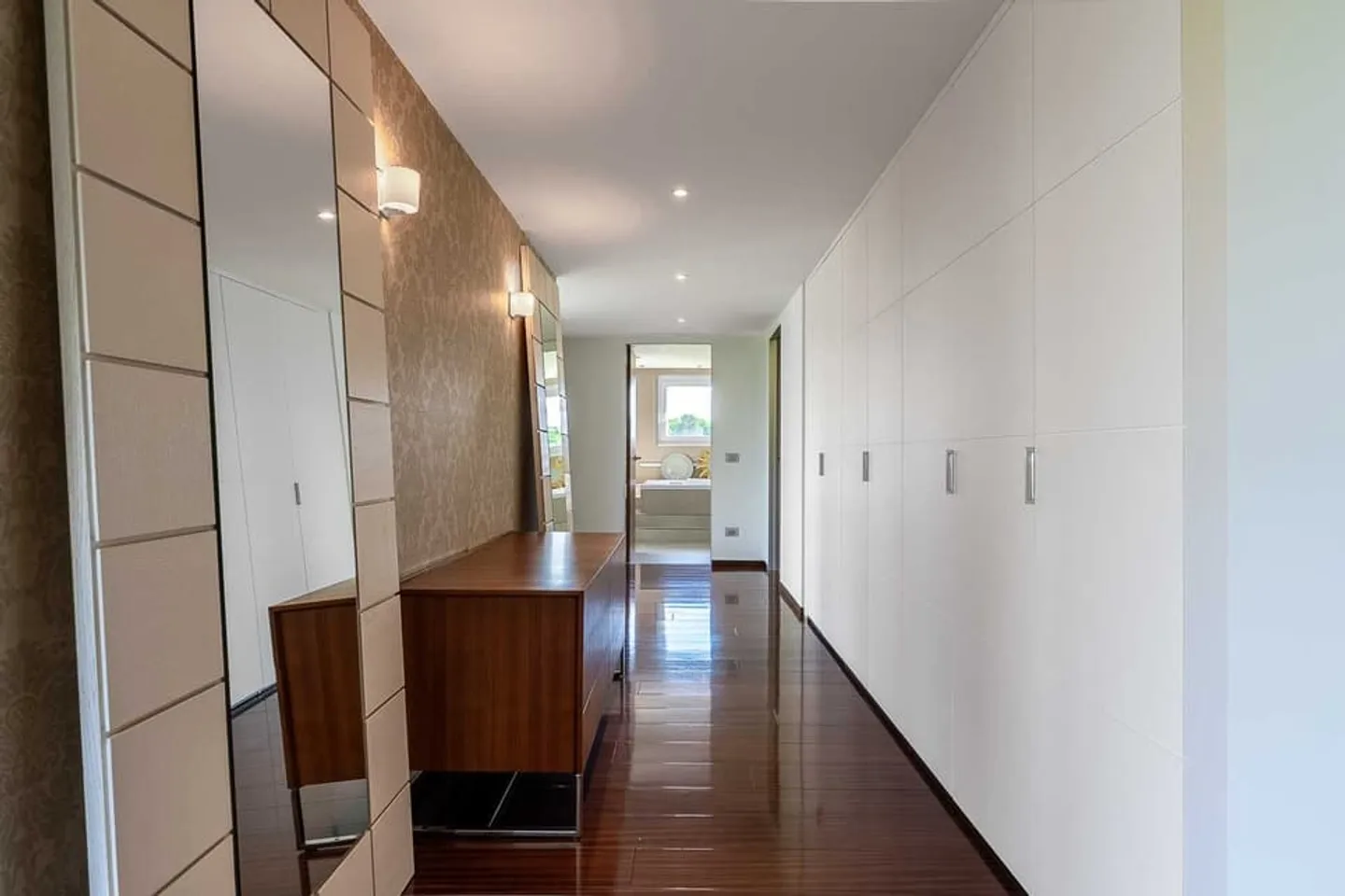 Luxurious apartment occupying the entire building - Photo 7 of 13