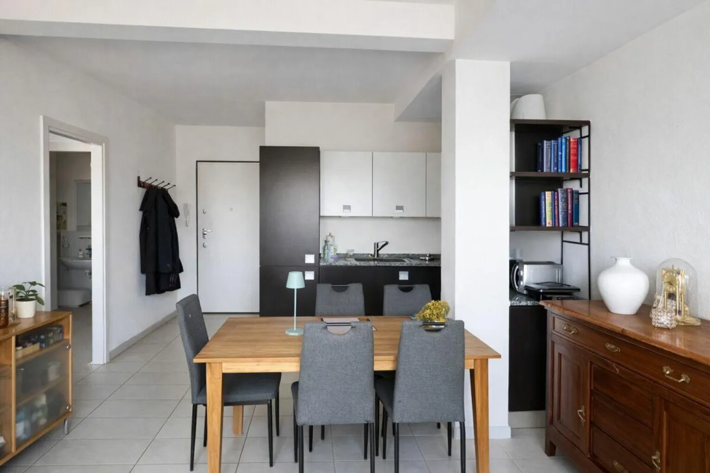 Appartamento moderno con balcone - Foto 6 di 8