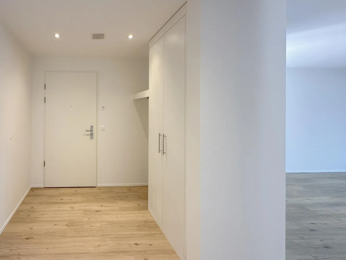 Condominium moderne avec grand balcon - Photo 4 sur 16