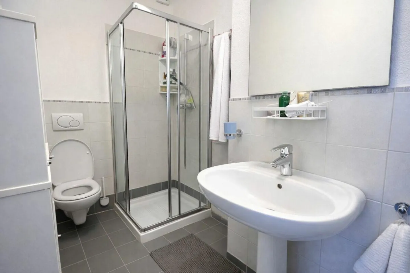 Appartamento moderno con balcone - Foto 8 di 8