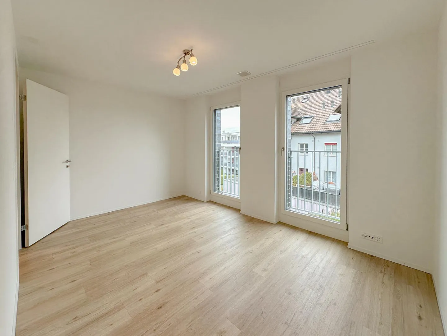 Condominium moderne avec grand balcon - Photo 10 sur 16