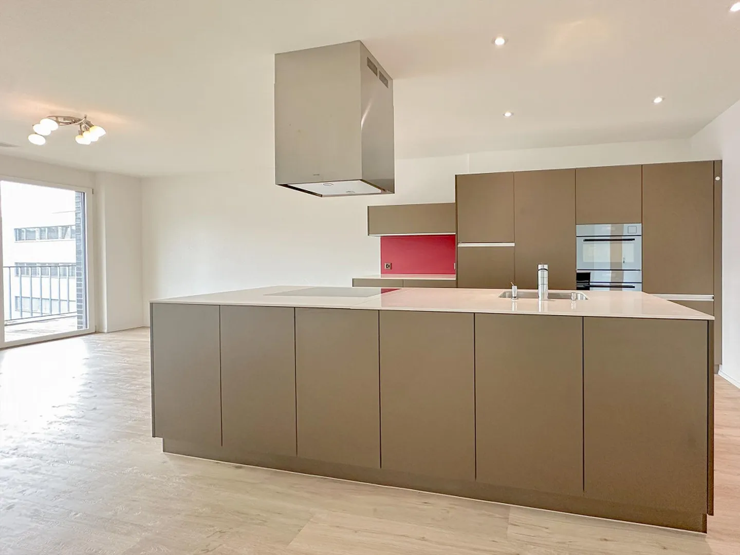 Condominium moderne avec grand balcon - Photo 12 sur 16