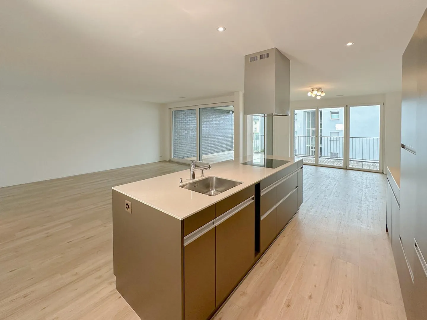 Condominium moderne avec grand balcon - Photo 13 sur 16