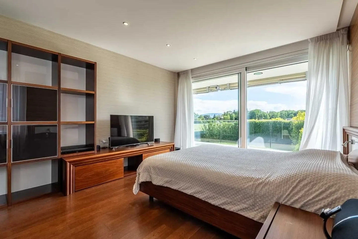 Luxurious apartment occupying the entire building - Photo 12 of 13