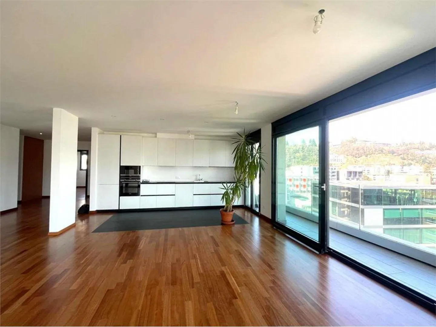 Appartamento di lusso con vista lago - Foto 1 di 13