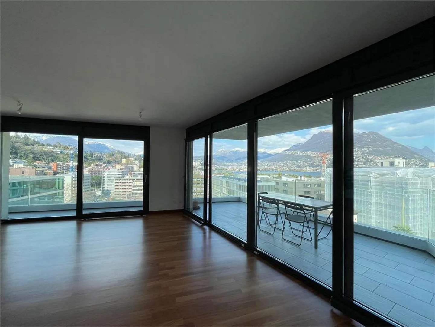 Appartamento di lusso con vista lago - Foto 3 di 13