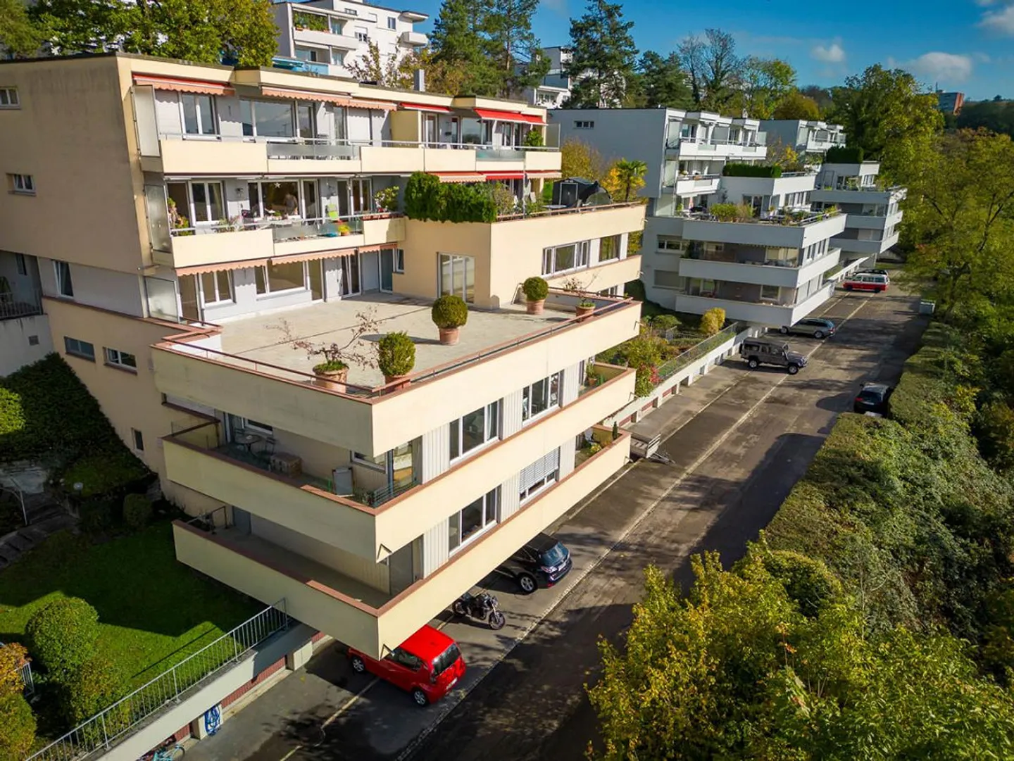 Oberengstringen: Ampio appartamento di 7 stanze con enorme terrazza - Foto 1 di 5