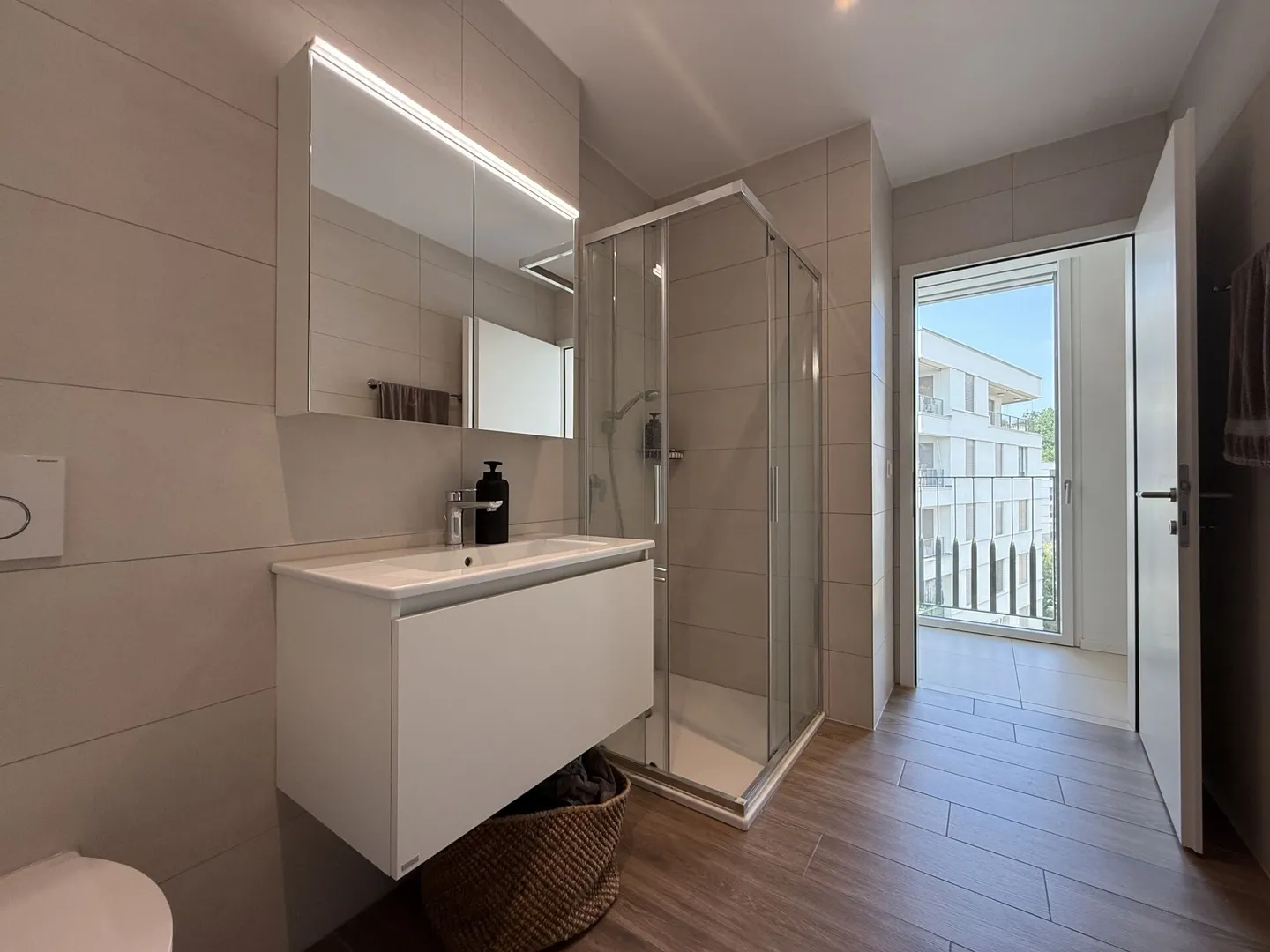 Modern Apartment in Marly - Photo 5 of 13