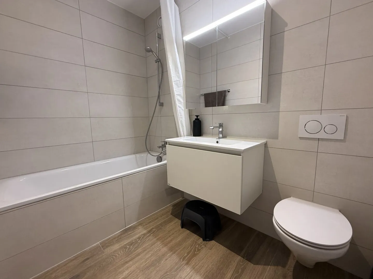 Modern Apartment in Marly - Photo 8 of 13