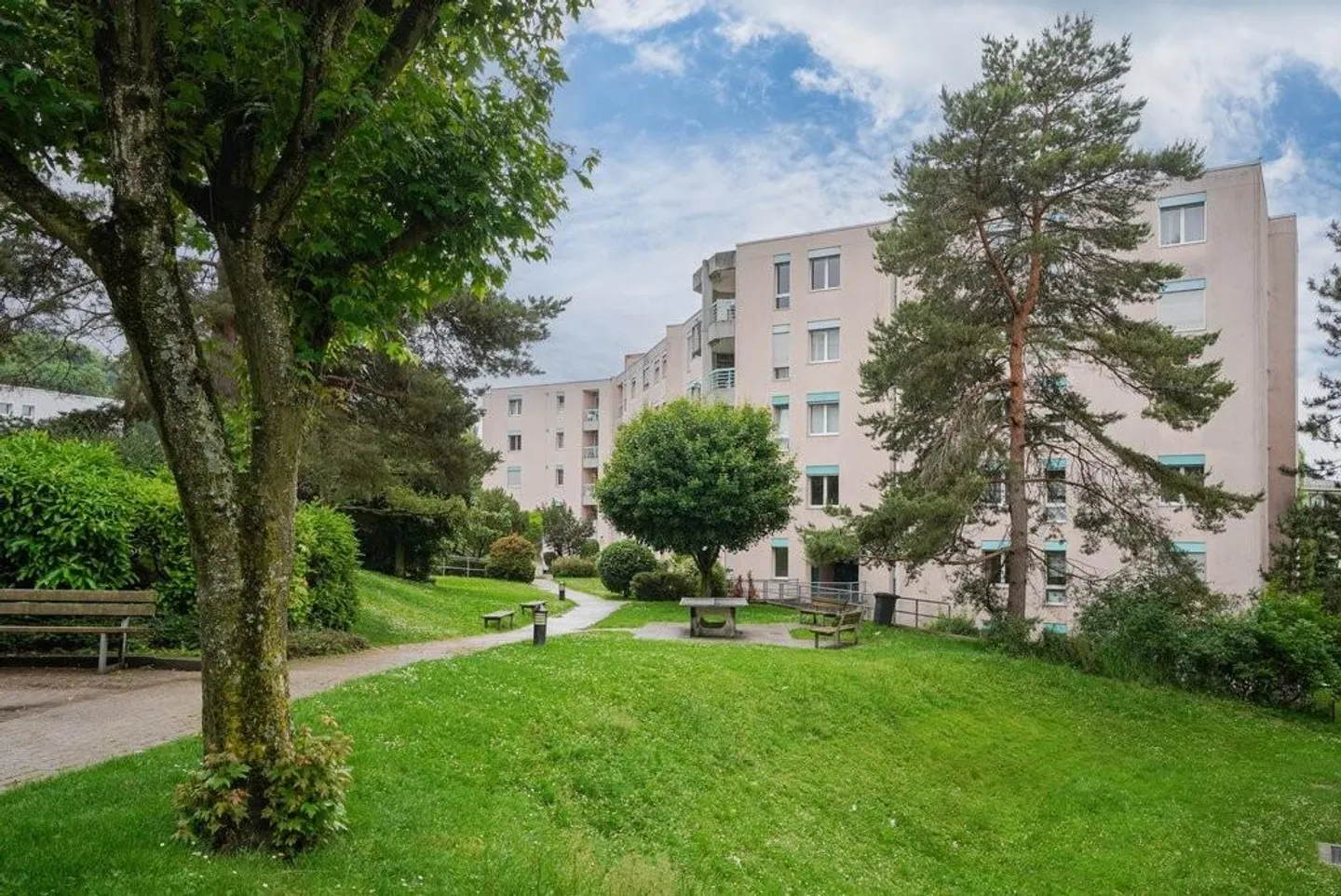 Appartement rénové dans un quartier calme - Photo 1 sur 10