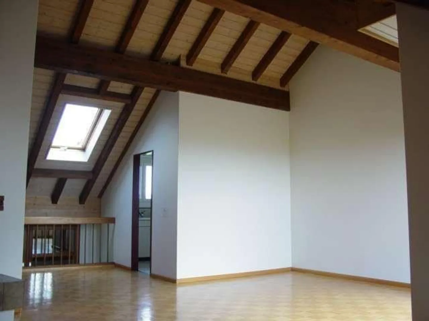 Appartement en duplex de 3,5 pièces dans un emplacement calme et ensoleillé - Photo 3 sur 8