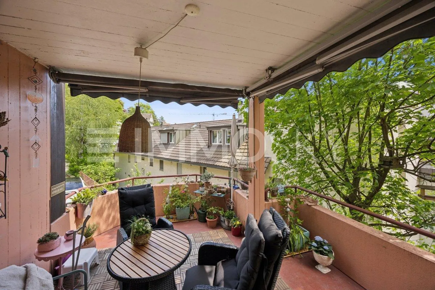 Individuel, central, avec beaucoup de verdure - votre nouveau chez-vous vous attend ! - Photo 1 sur 5