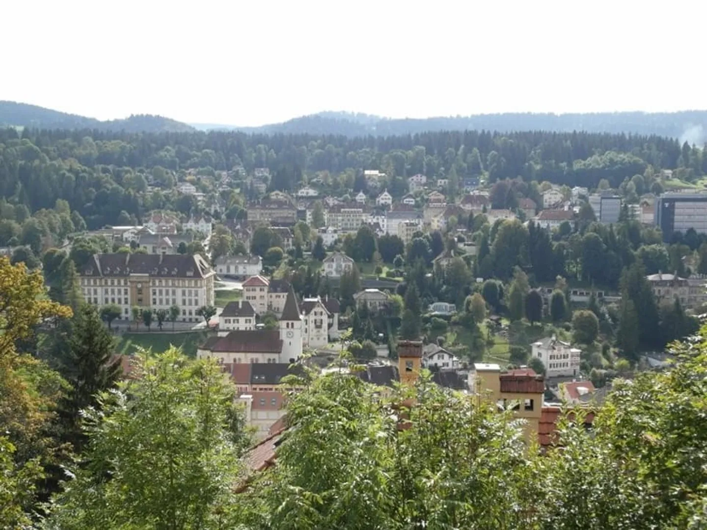 GRAND 2.5 PIECES DANS UN QUARTIER CALME - Photo 7 sur 7