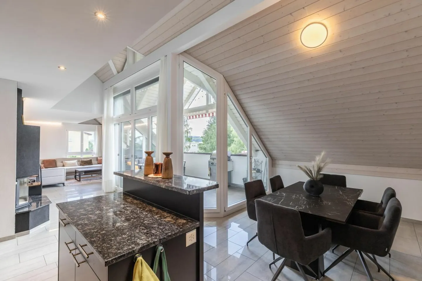 5.5 Room apartment - Photo 3 of 13