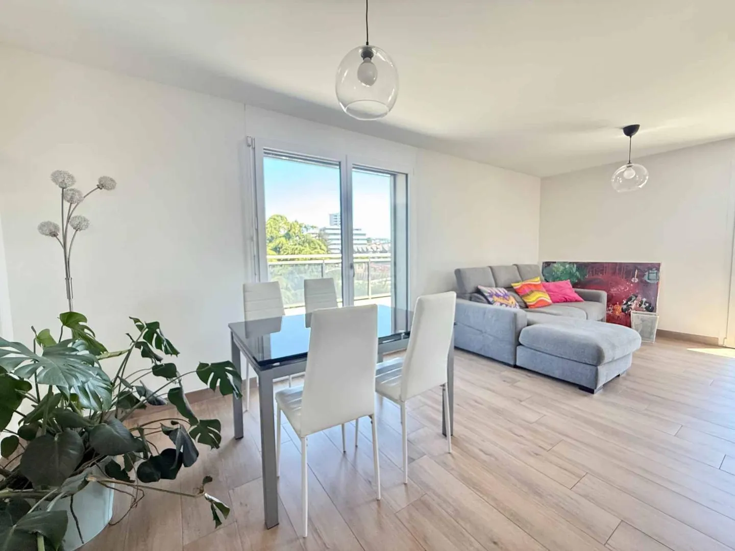 Superb 2.5 rooms with terrace - Photo 2 of 10