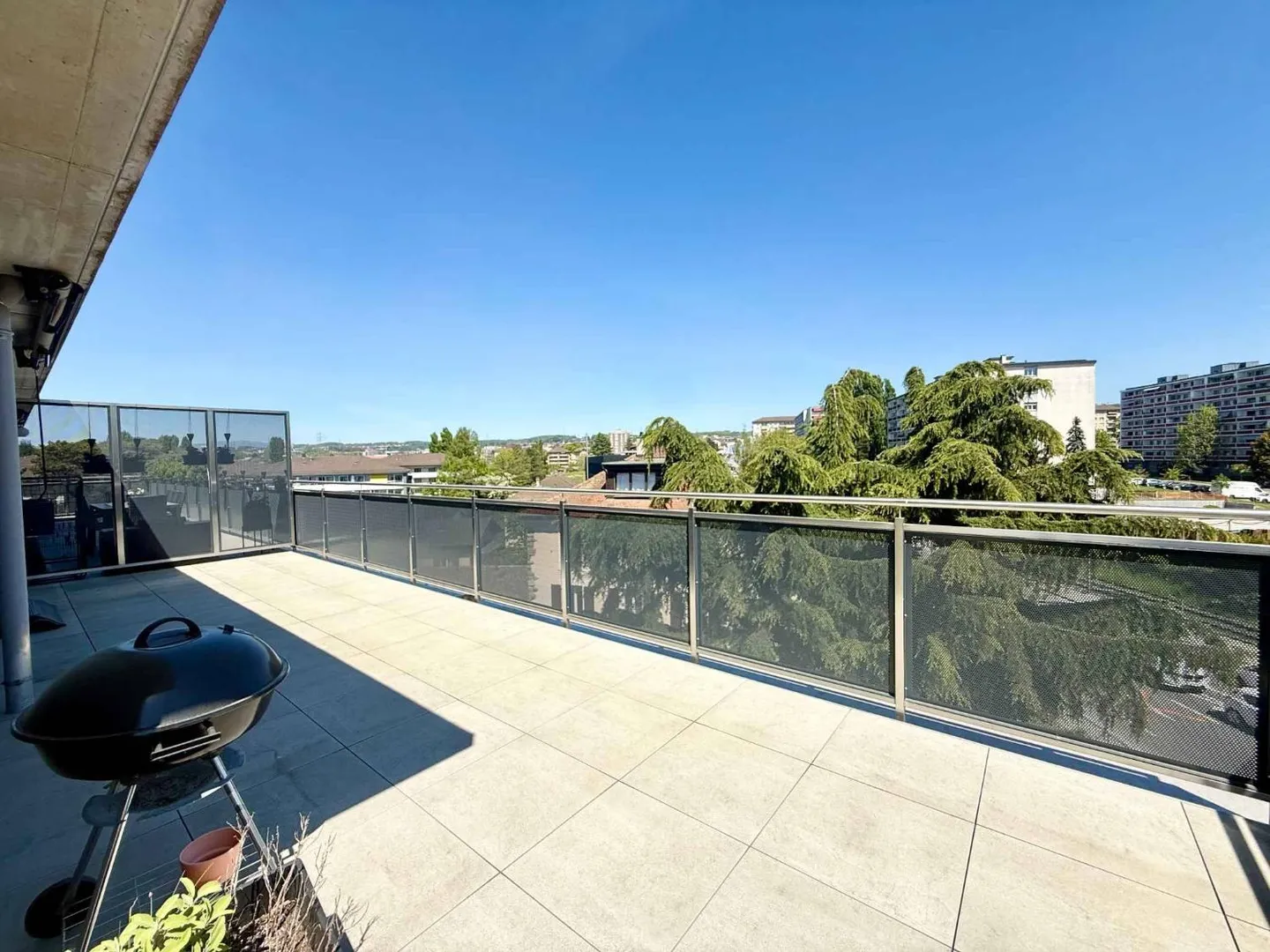 Superb 2.5 rooms with terrace - Photo 9 of 10