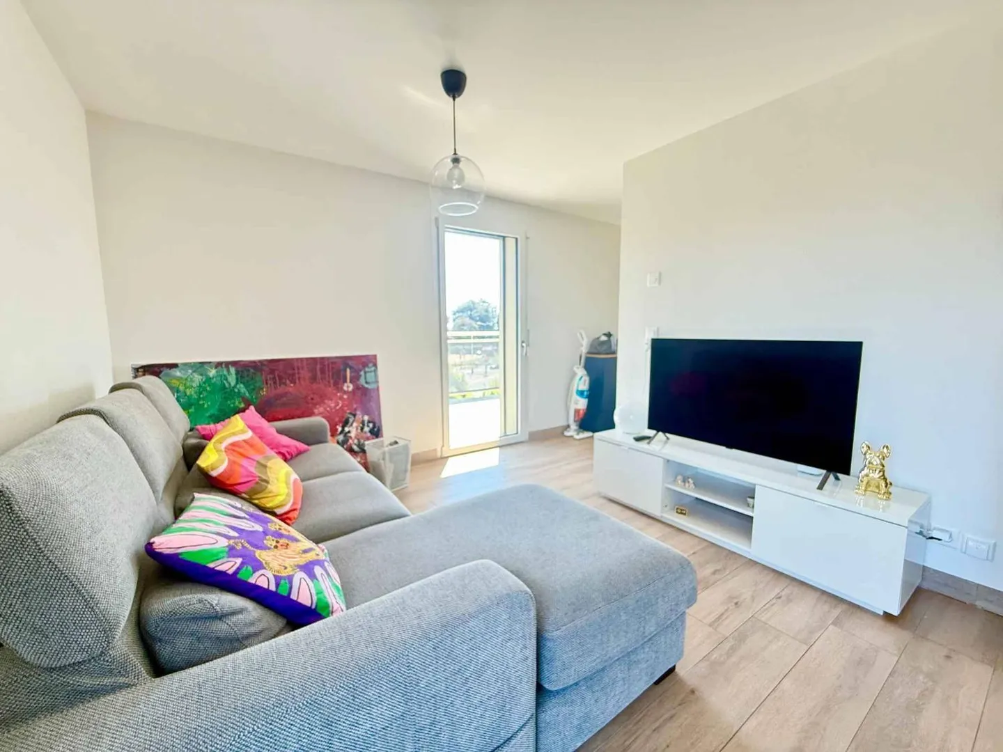 Superb 2.5 rooms with terrace - Photo 3 of 10