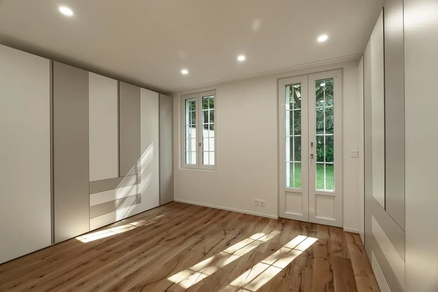 Eigenschaft von über 13.000 m² mit Nebengebäude und Schwimmbad - Foto 6 von 13