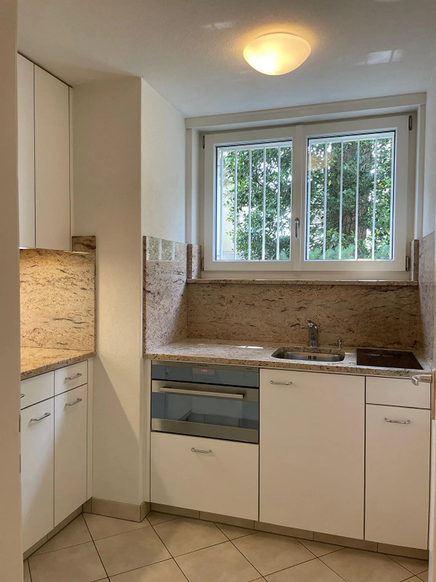 Appartement en duplex de 2,5 pièces dans un emplacement calme à Rotmonten - Photo 4 sur 12