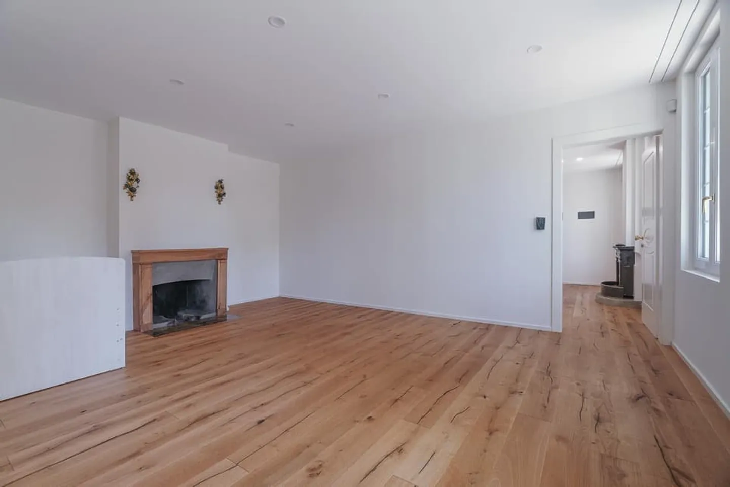 Eigenschaft von über 13.000 m² mit Nebengebäude und Schwimmbad - Foto 8 von 13