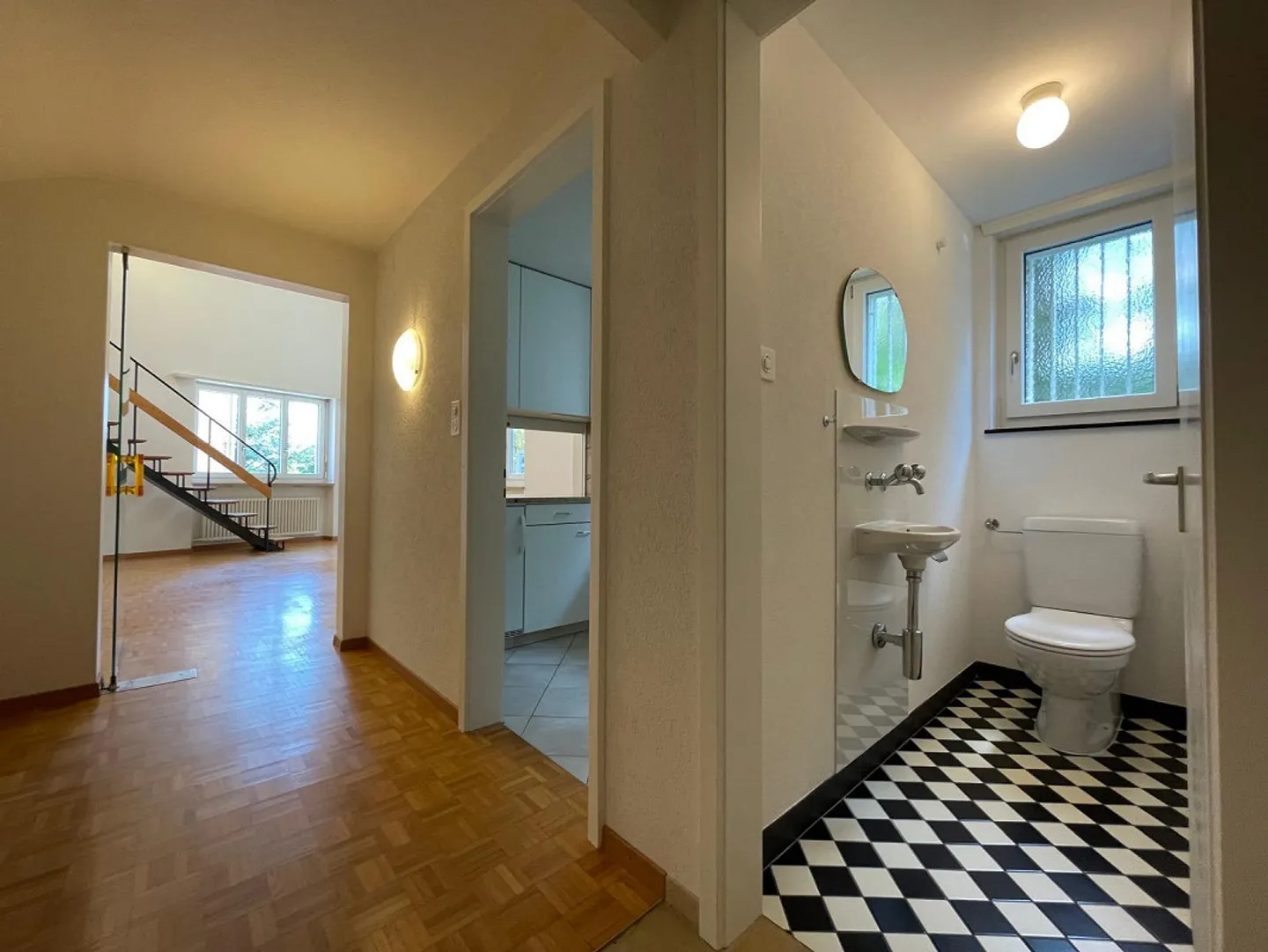 Appartement en duplex de 2,5 pièces dans un emplacement calme à Rotmonten - Photo 5 sur 12