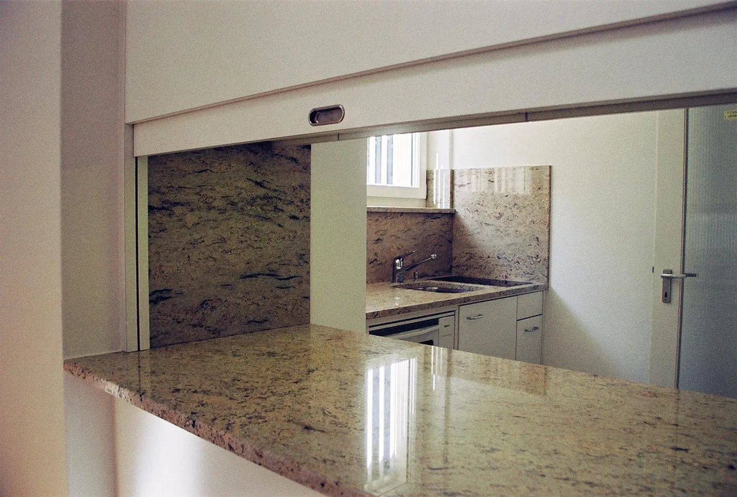 Appartement en duplex de 2,5 pièces dans un emplacement calme à Rotmonten - Photo 3 sur 12