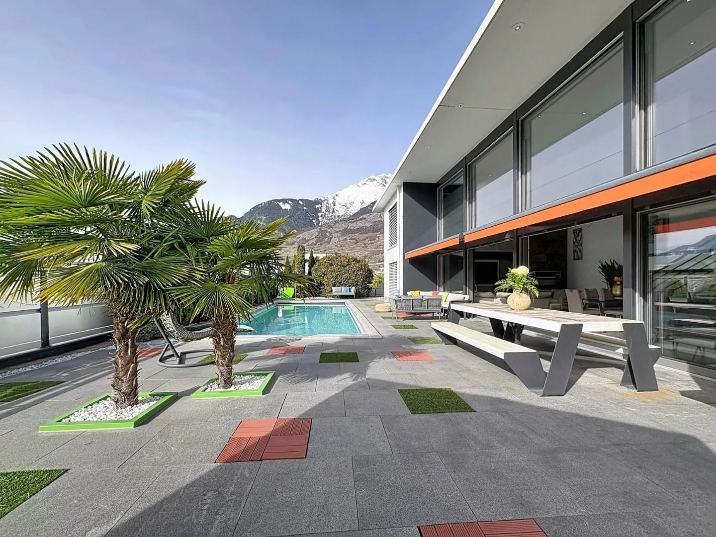 Elegante Villa mit Pool in Vétroz - Foto 1 von 13