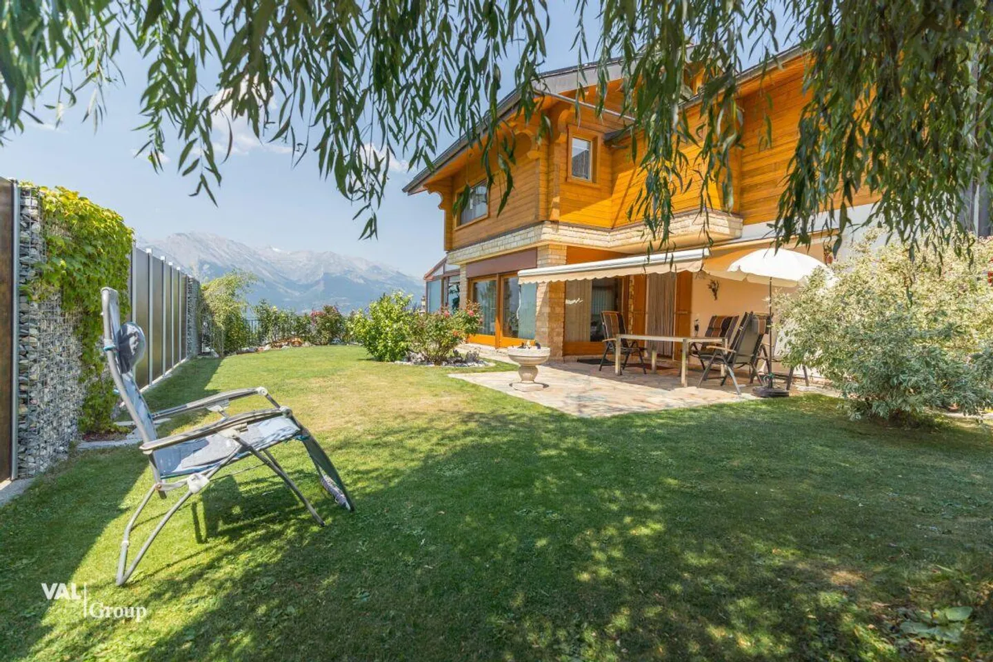 Chalet with exceptional panorama enhanced by love and passion - Photo 2 of 14