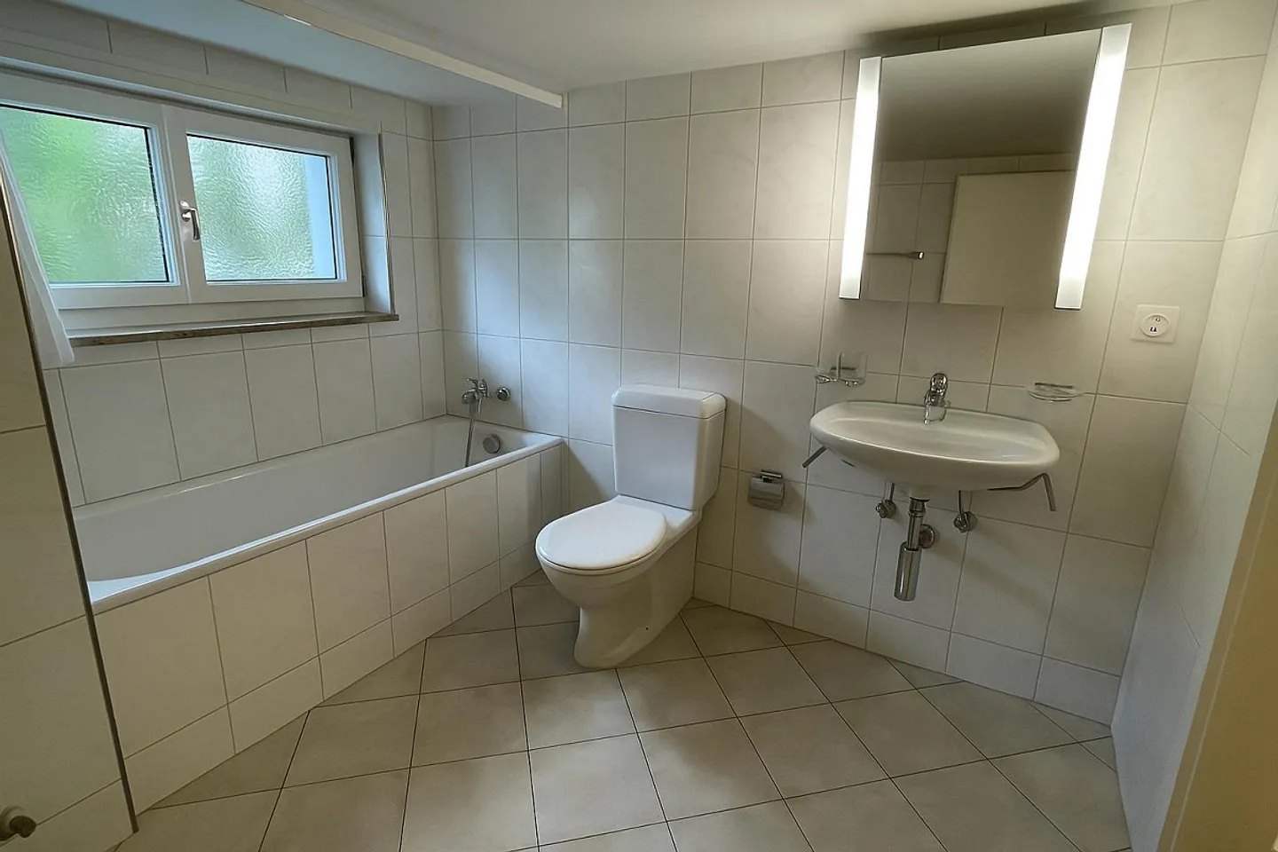 Appartement en duplex de 2,5 pièces dans un emplacement calme à Rotmonten - Photo 11 sur 12