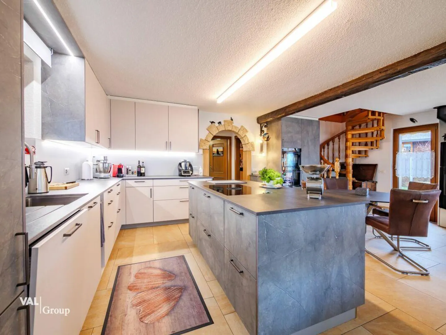 Chalet with exceptional panorama enhanced by love and passion - Photo 5 of 14