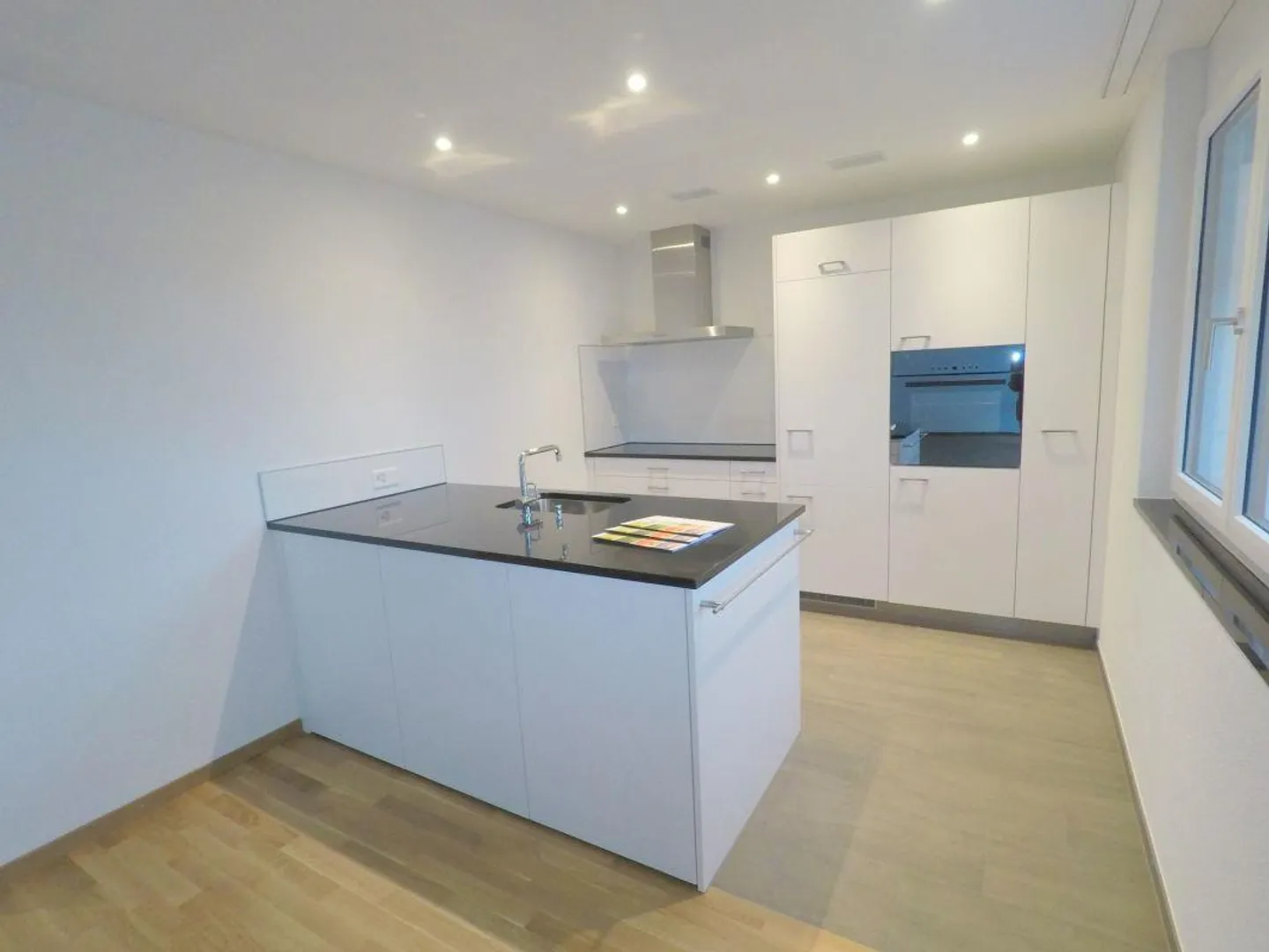 Appartamento moderno di 4,5 stanze in posizione rurale - Foto 2 di 10